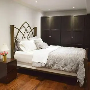  Apartment Away From - Basement Studio Canada